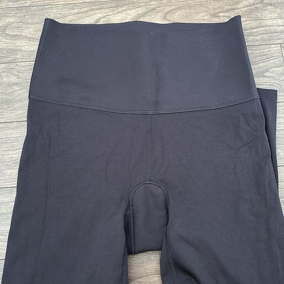 Knix Go with the Flow High Rise Leakproof Legging - Picture 2 of 4